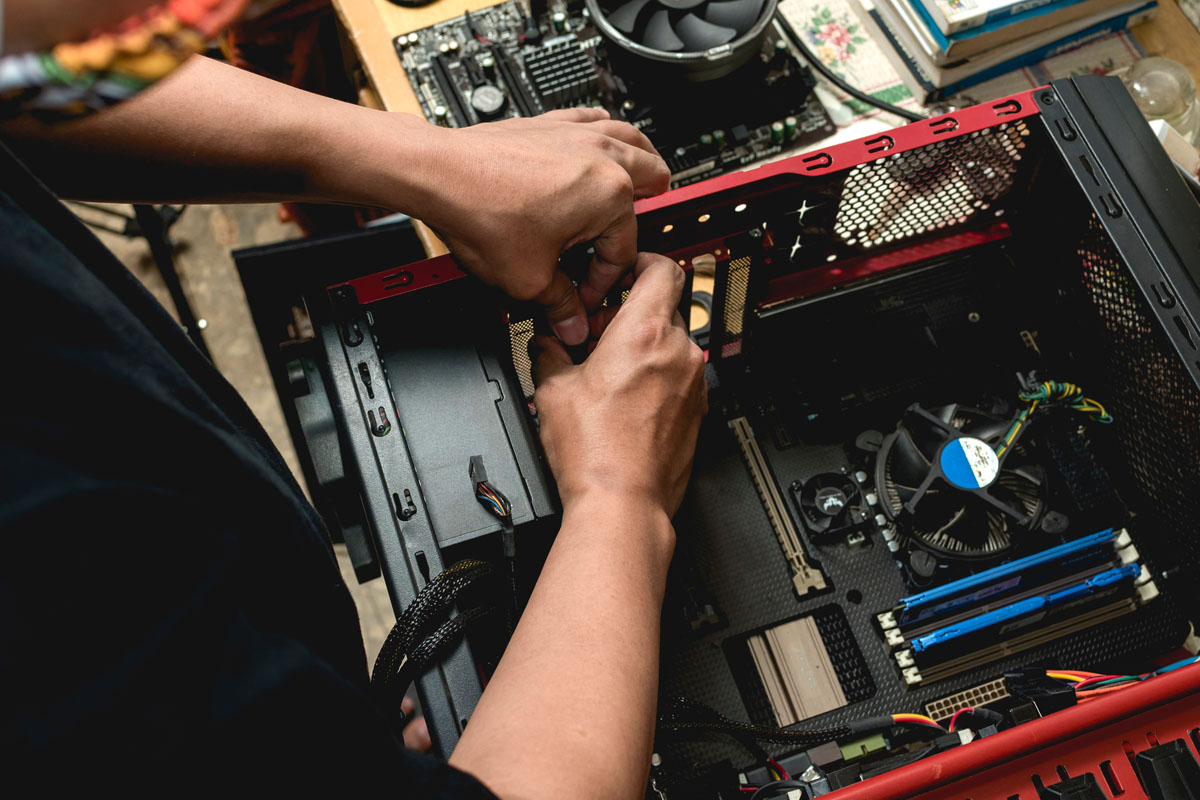 Hands-on IT-support och datorhjälp: arbete med stationär dator, utryckning Blekinge, Skåne och Sölvesborg