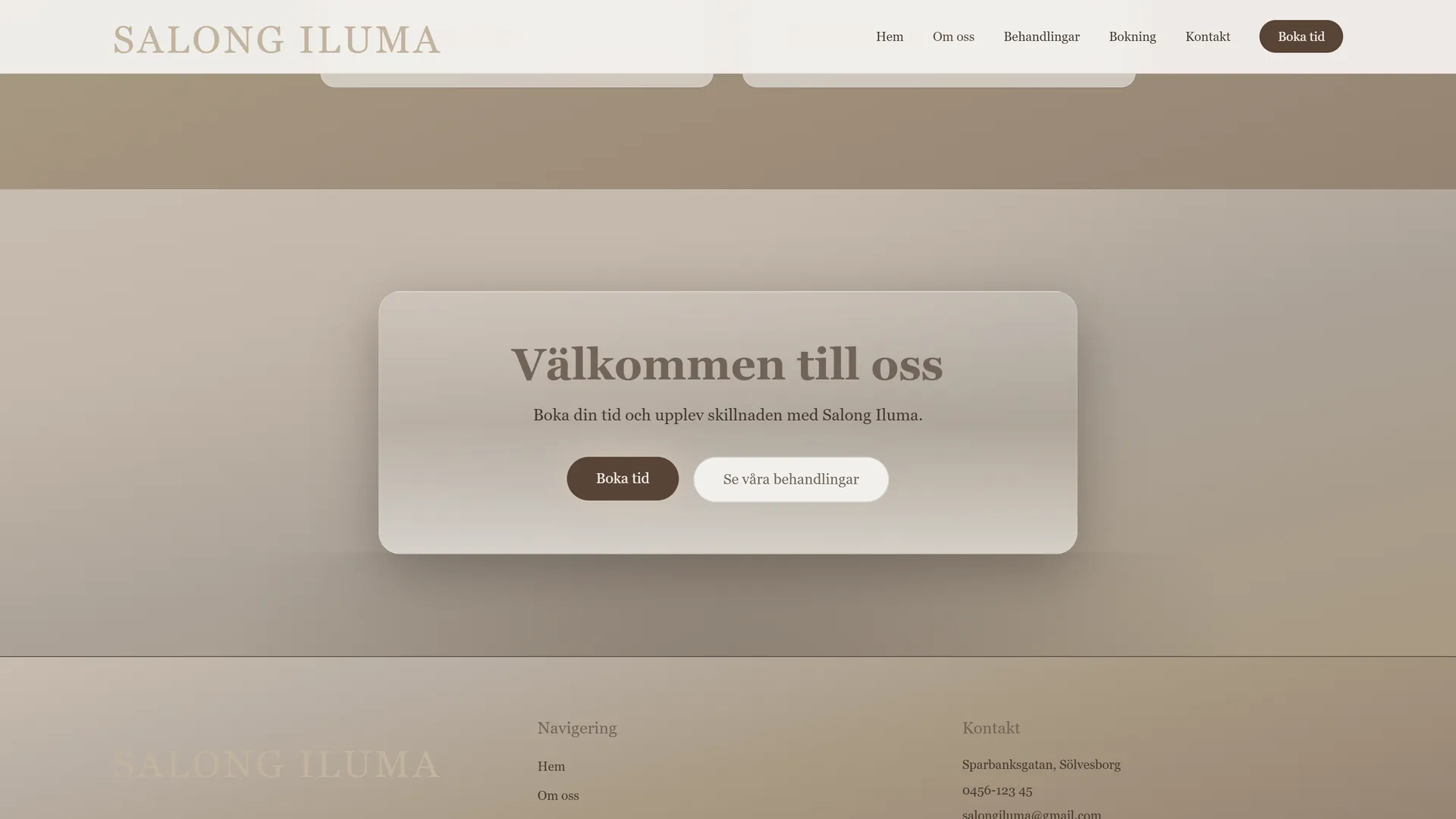 Välkomstkort med bokningsknappar ovanför sidfot